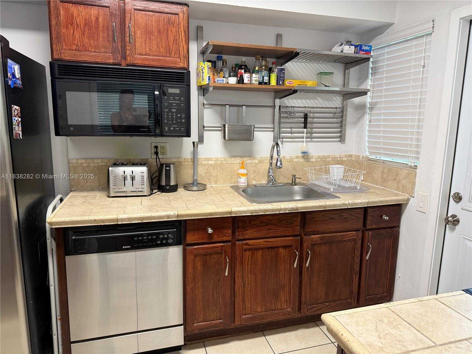 Small Image of 3909 PONCE DE LEON BLVD #2, Coral Gables Number 24