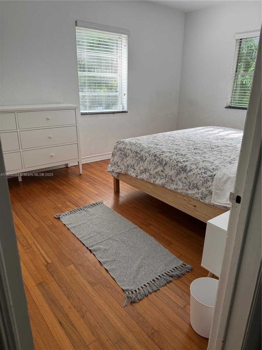 Small Image of 3909 PONCE DE LEON BLVD #2, Coral Gables Number 3