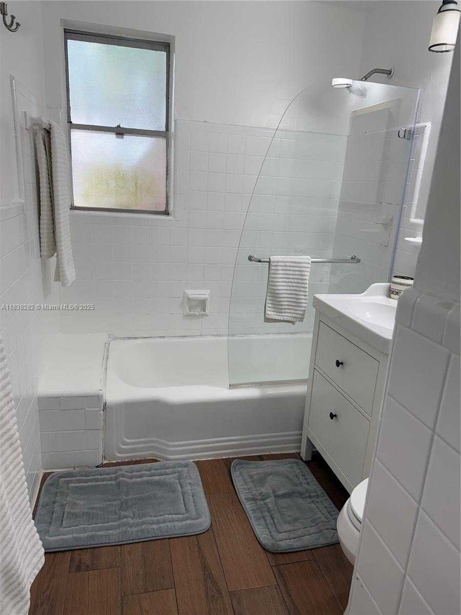 Small Image of 3909 PONCE DE LEON BLVD #2, Coral Gables Number 4