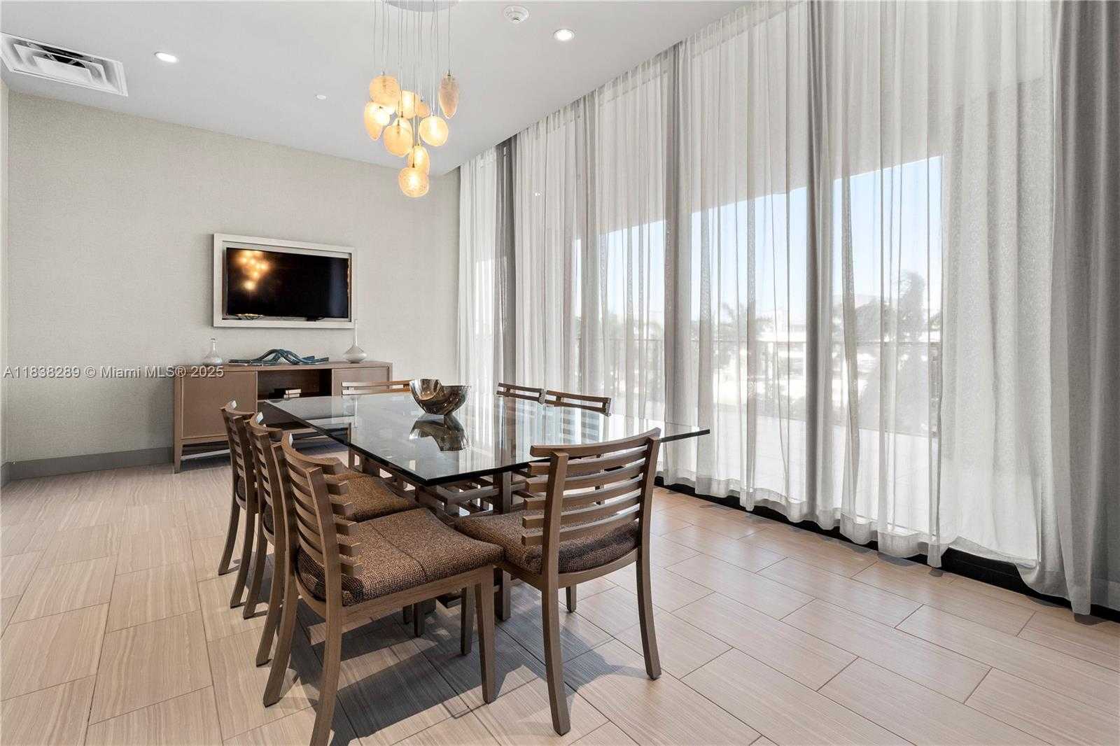 Small Image of 5300 PASEO BLVD #1214, Doral Number 24