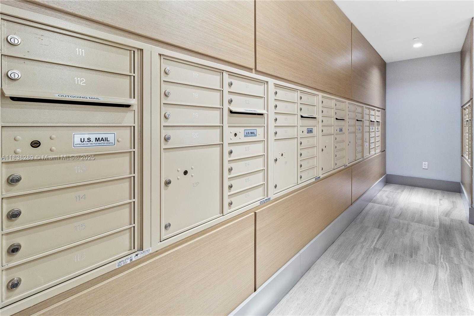 Small Image of 5300 PASEO BLVD #1214, Doral Number 31