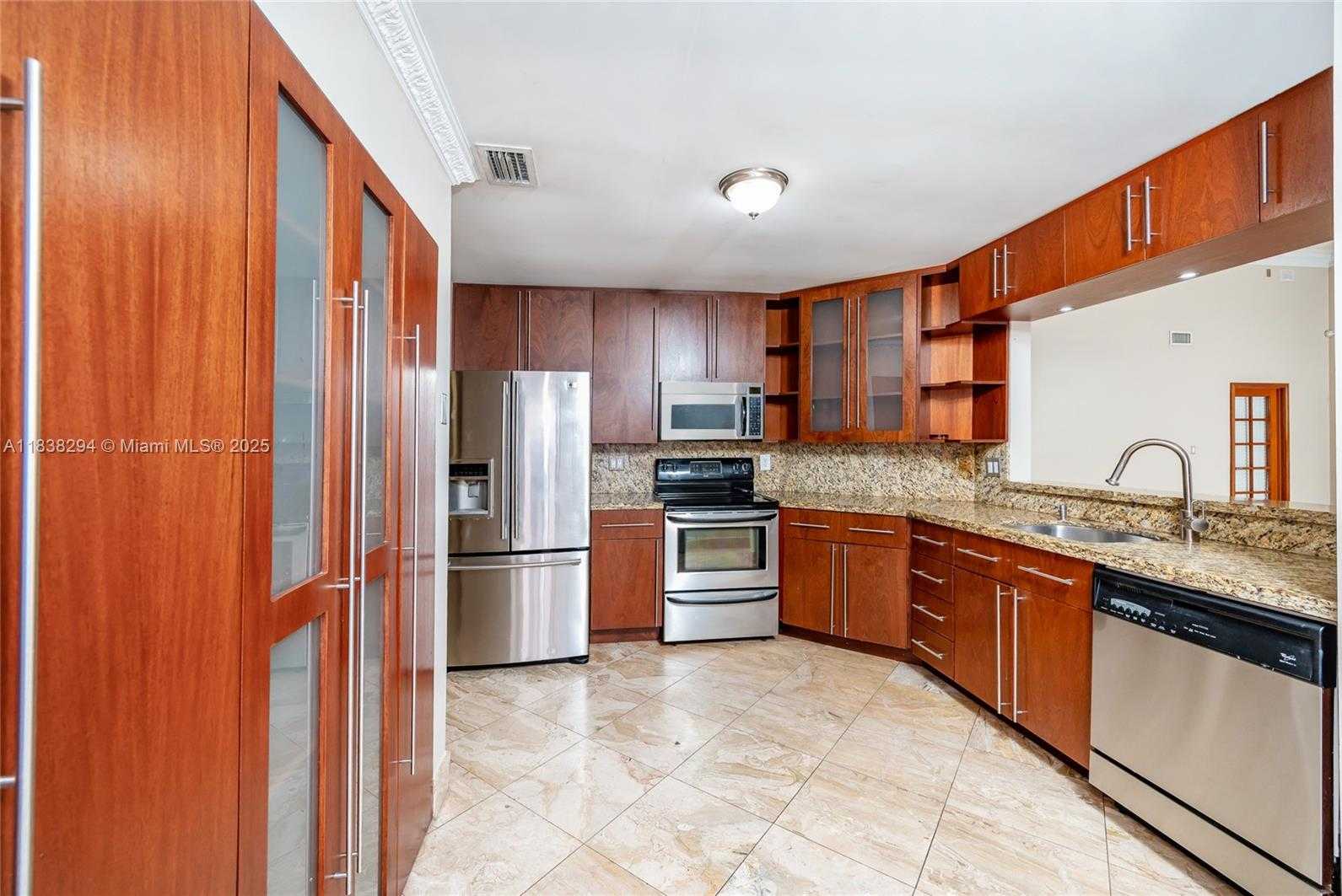 Small Image of 4725 NORTH WEST 103RD CT, Doral Number 11