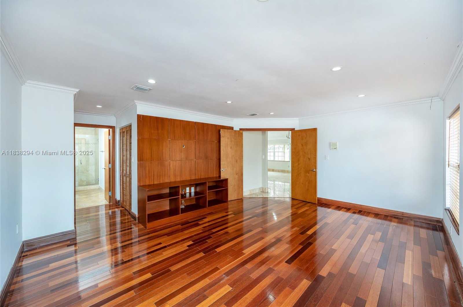 Small Image of 4725 NORTH WEST 103RD CT, Doral Number 14