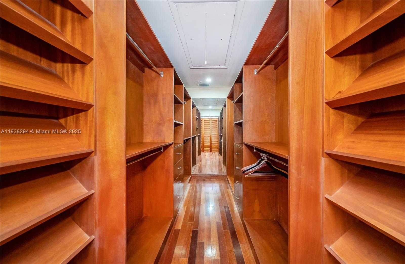 Small Image of 4725 NORTH WEST 103RD CT, Doral Number 15