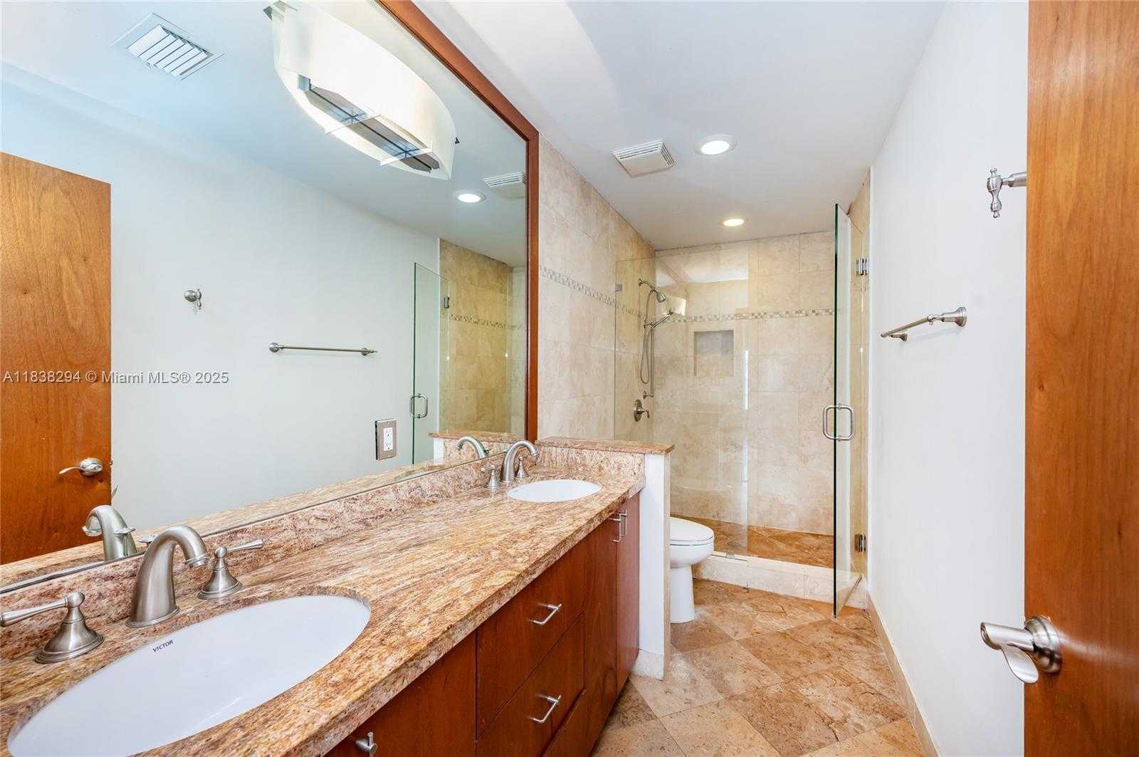 Small Image of 4725 NORTH WEST 103RD CT, Doral Number 16