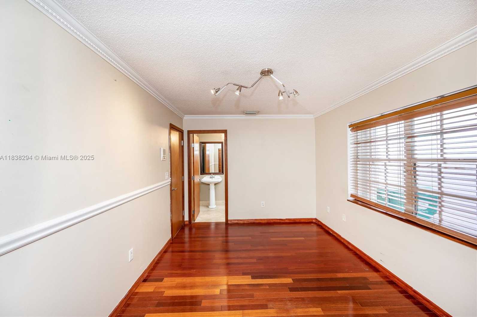 Small Image of 4725 NORTH WEST 103RD CT, Doral Number 21