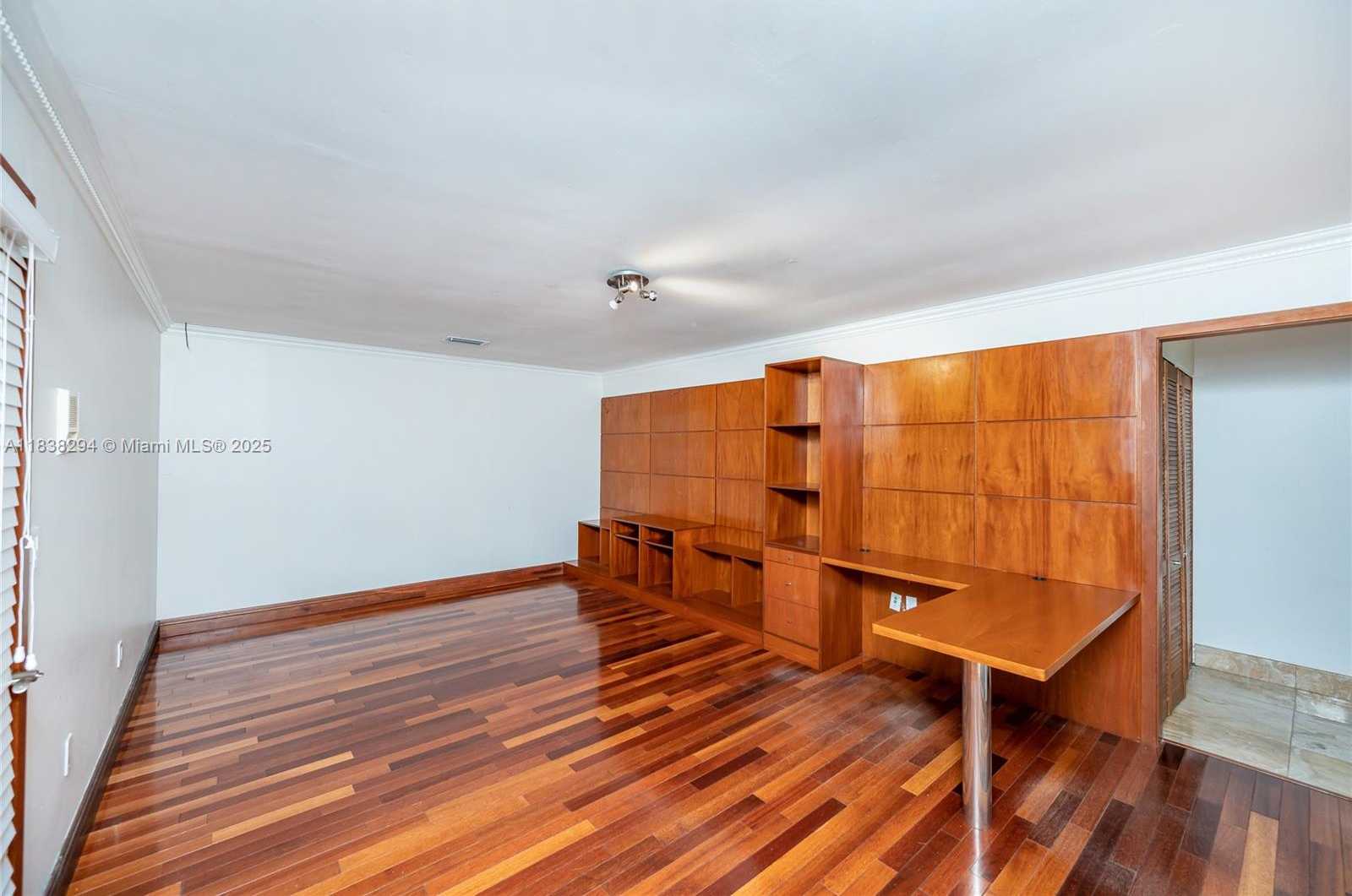 Small Image of 4725 NORTH WEST 103RD CT, Doral Number 24