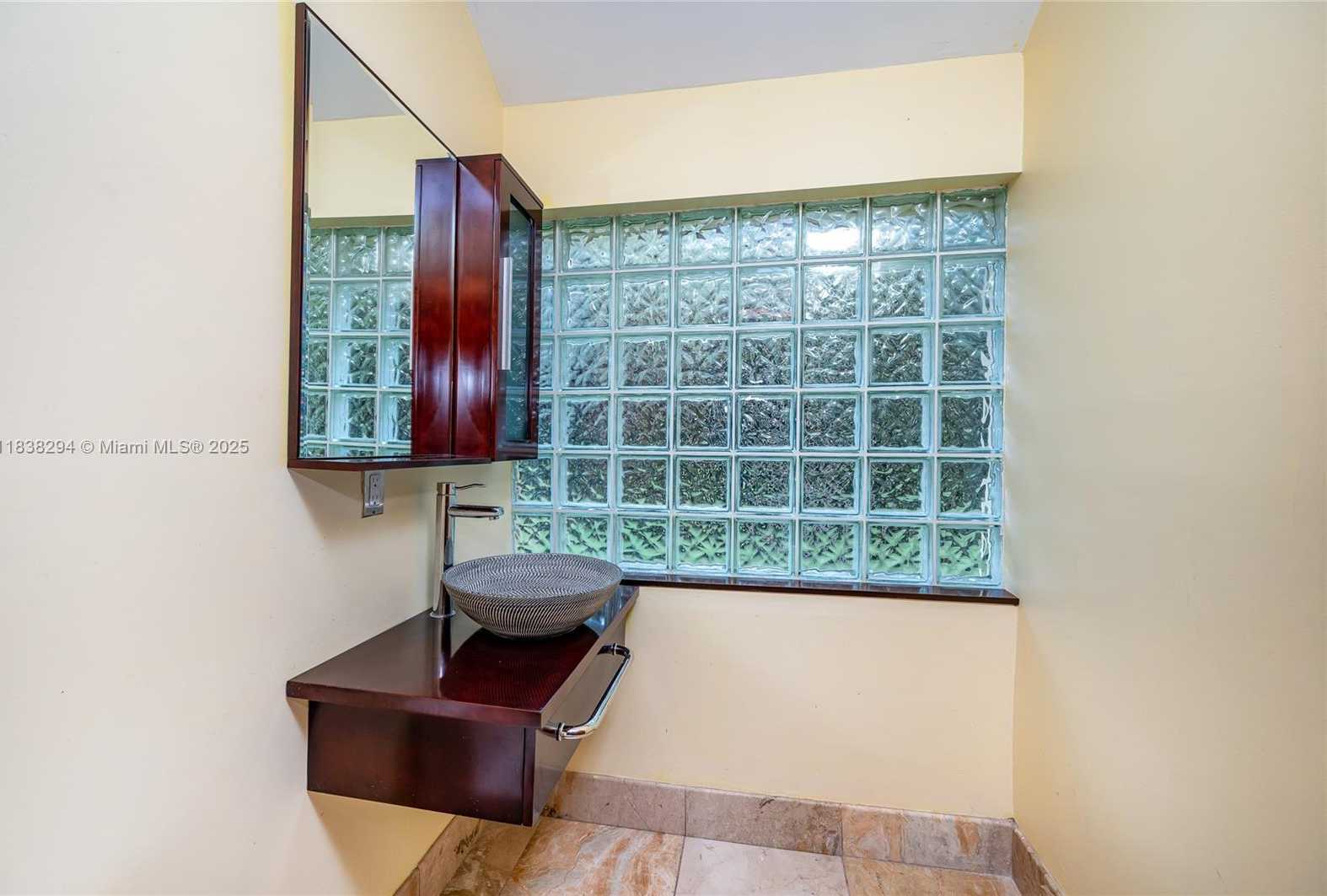 Small Image of 4725 NORTH WEST 103RD CT, Doral Number 26