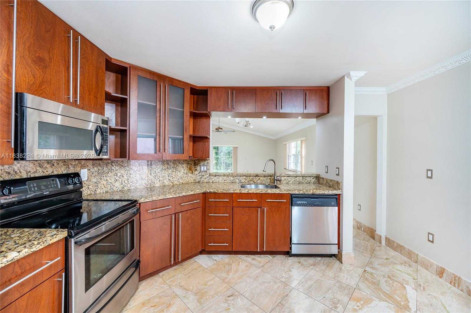 Small Image of 4725 NORTH WEST 103RD CT, Doral Number 3