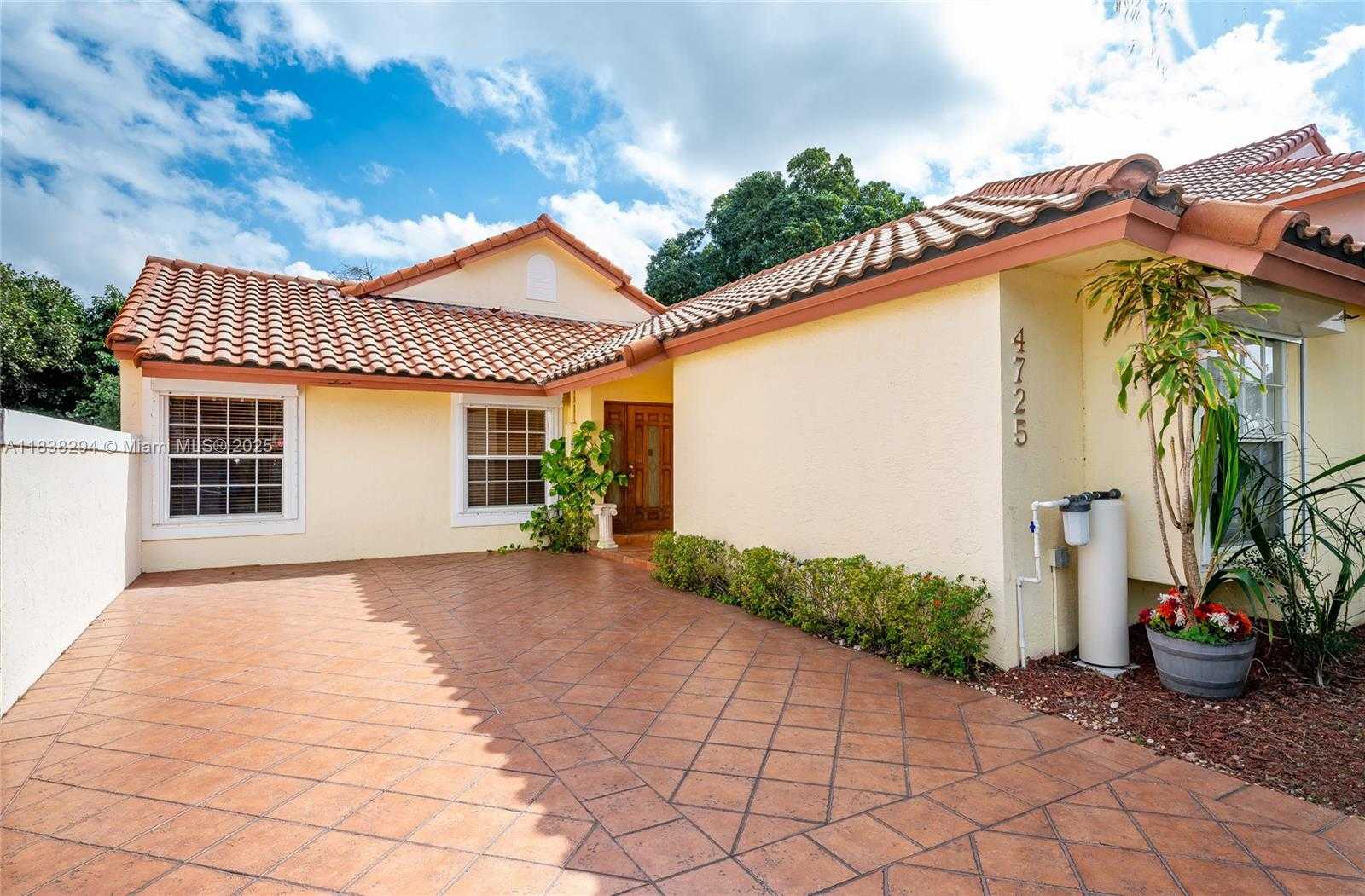 Small Image of 4725 NORTH WEST 103RD CT, Doral Number 6
