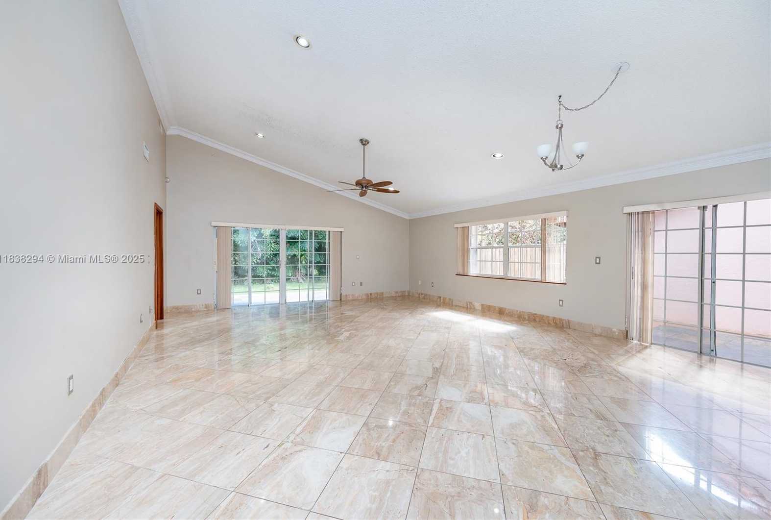 Small Image of 4725 NORTH WEST 103RD CT, Doral Number 8