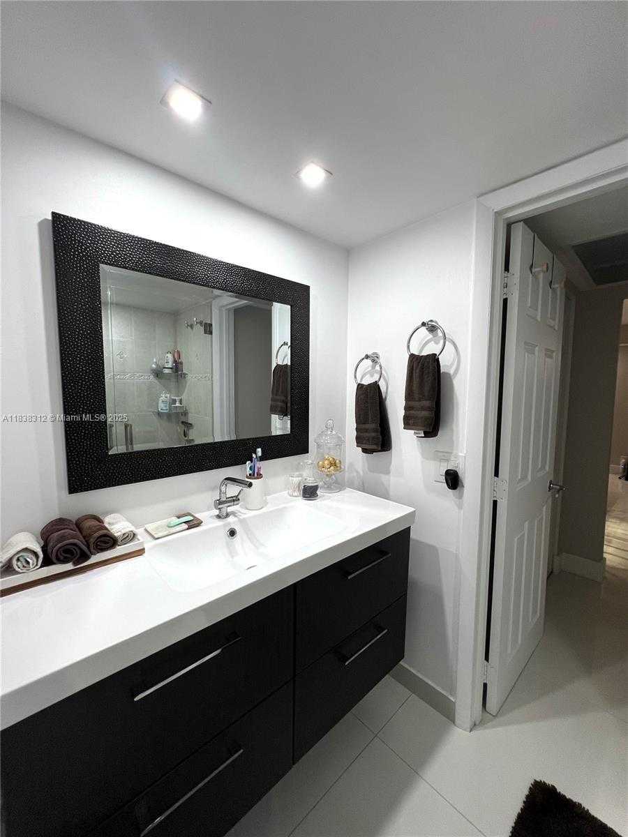 Small Image of 6770 EAST INDIAN CREEK DR #5P, Miami Beach Number 13