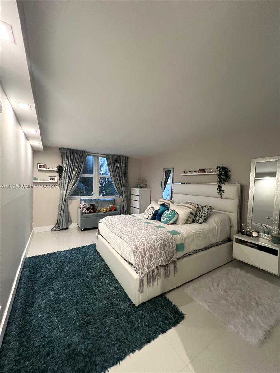Small Image of 6770 EAST INDIAN CREEK DR #5P, Miami Beach Number 16