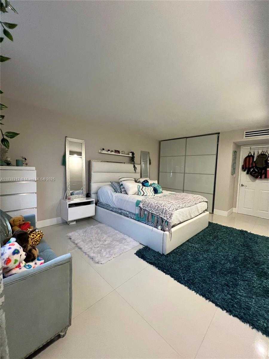 Small Image of 6770 EAST INDIAN CREEK DR #5P, Miami Beach Number 18