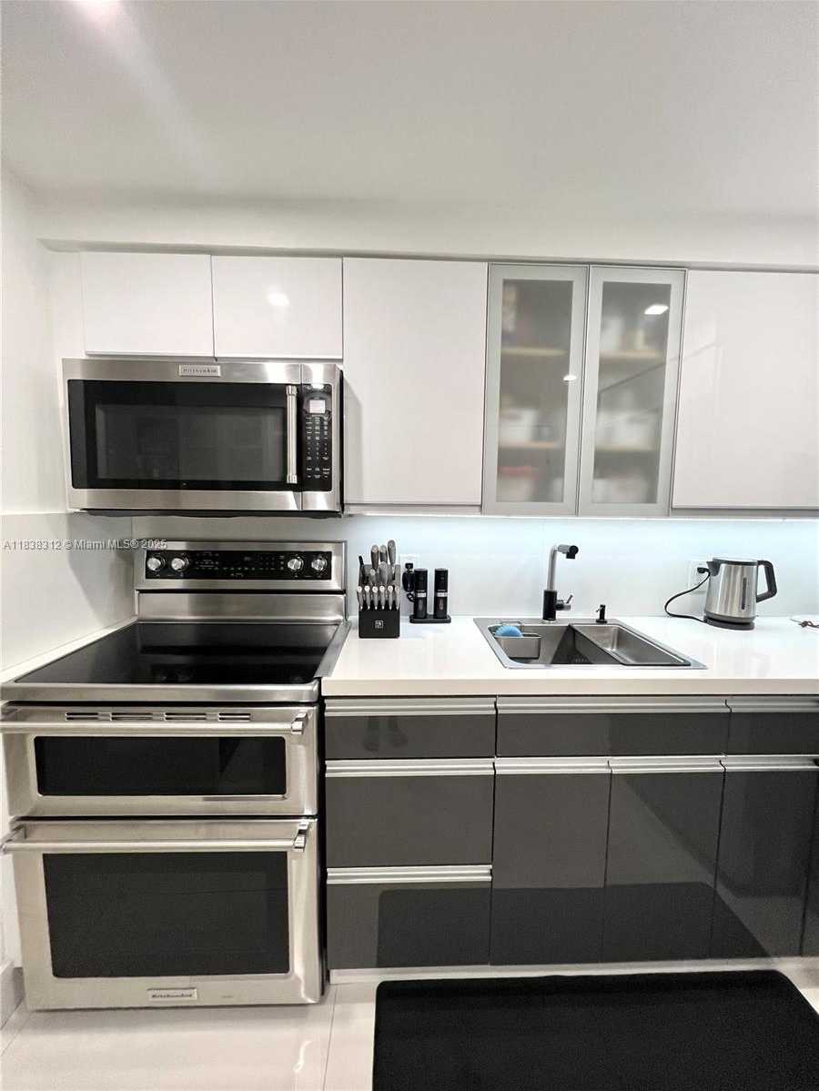Small Image of 6770 EAST INDIAN CREEK DR #5P, Miami Beach Number 3