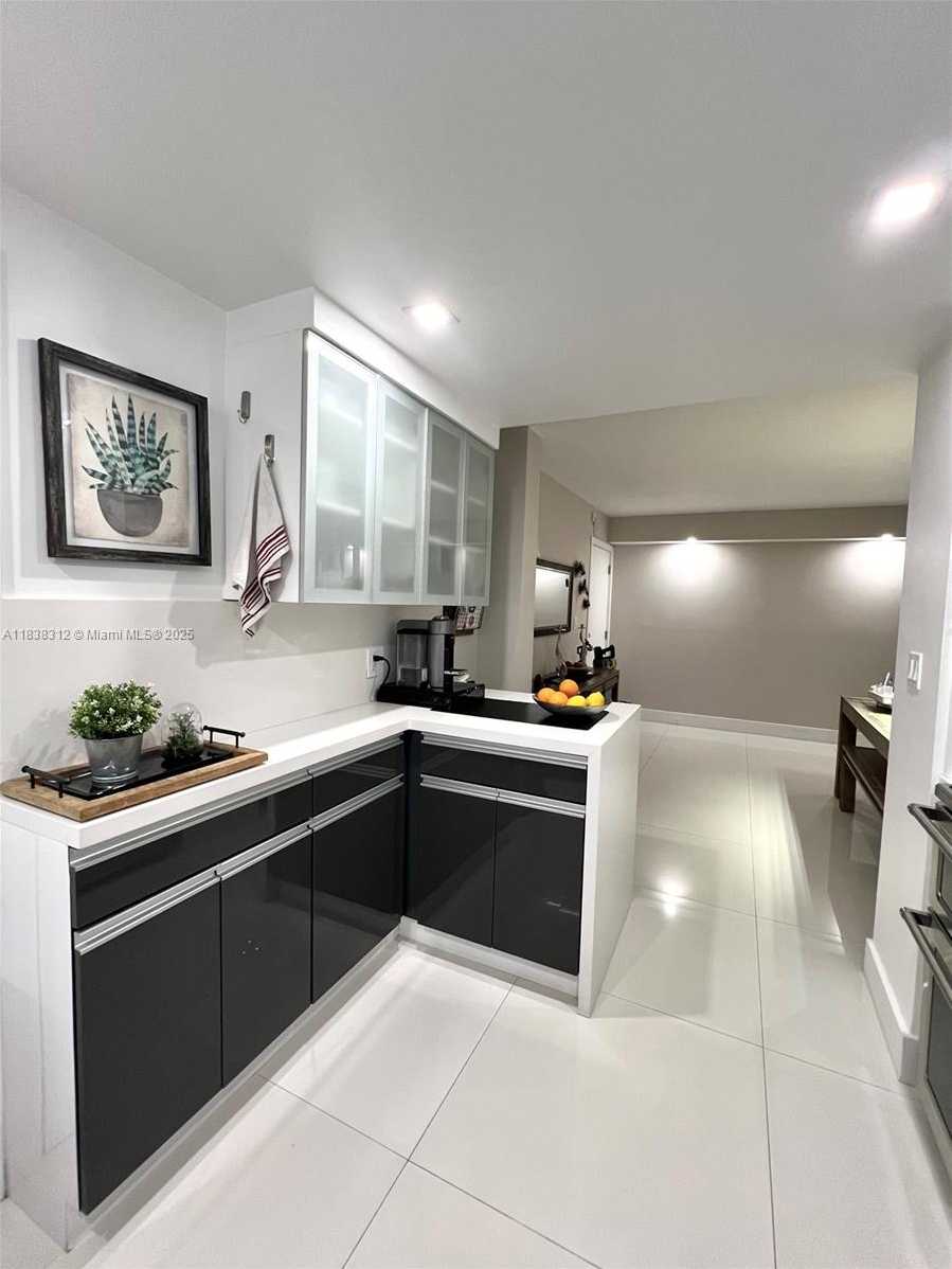 Small Image of 6770 EAST INDIAN CREEK DR #5P, Miami Beach Number 4