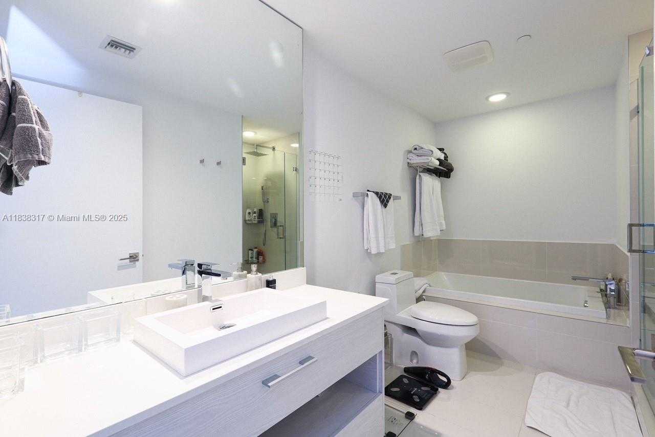 Small Image of 55 SOUTH WEST 9TH ST #1808, Miami Number 10