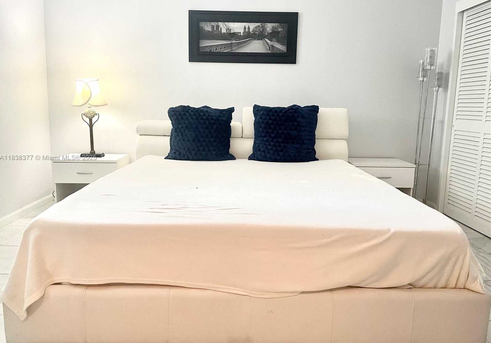 Small Image of 3001 SOUTH OCEAN DR #235, Hollywood Number 9