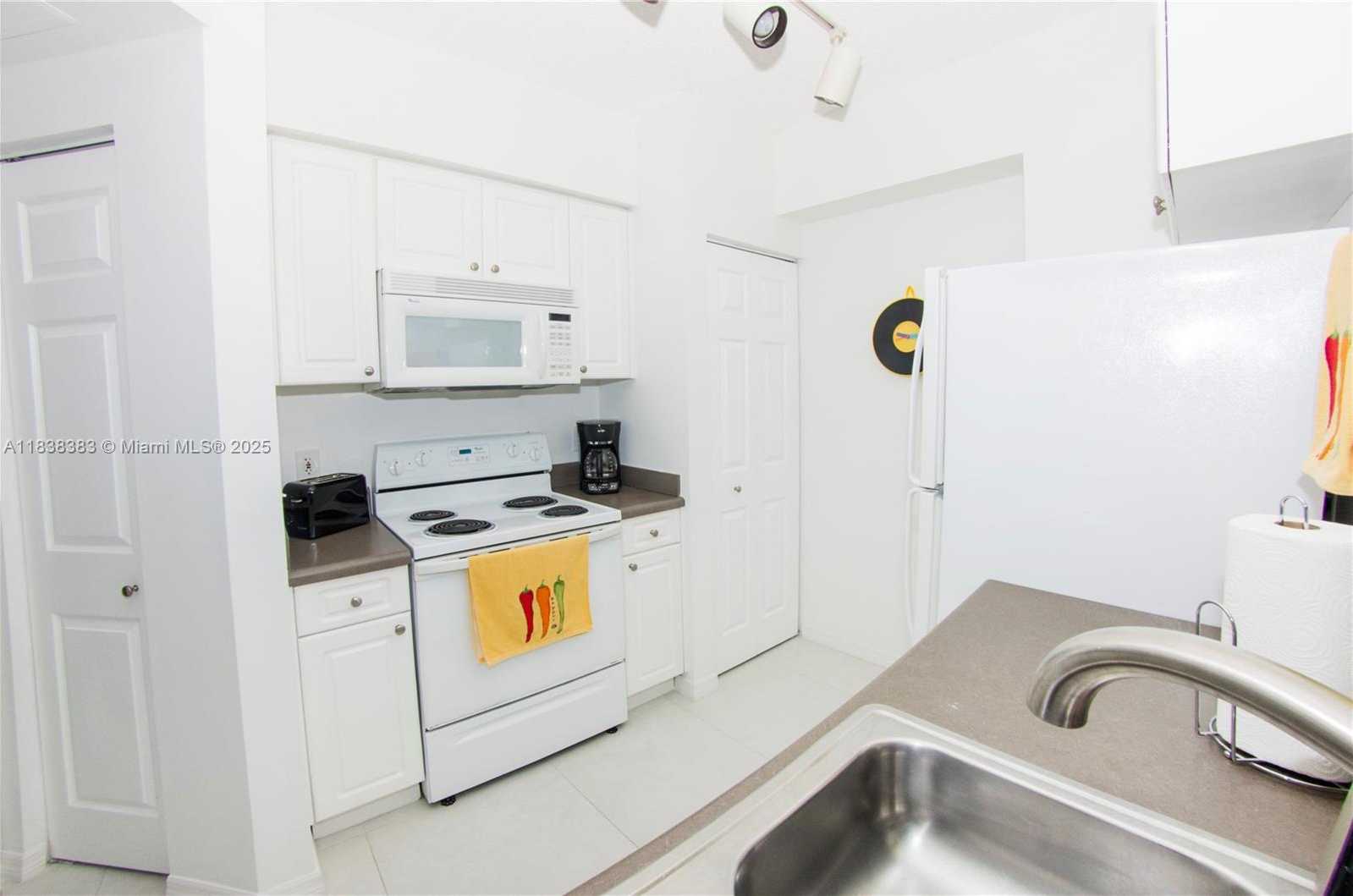 Small Image of 17145 NORTH BAY RD #4402, Sunny Isles Beach Number 18