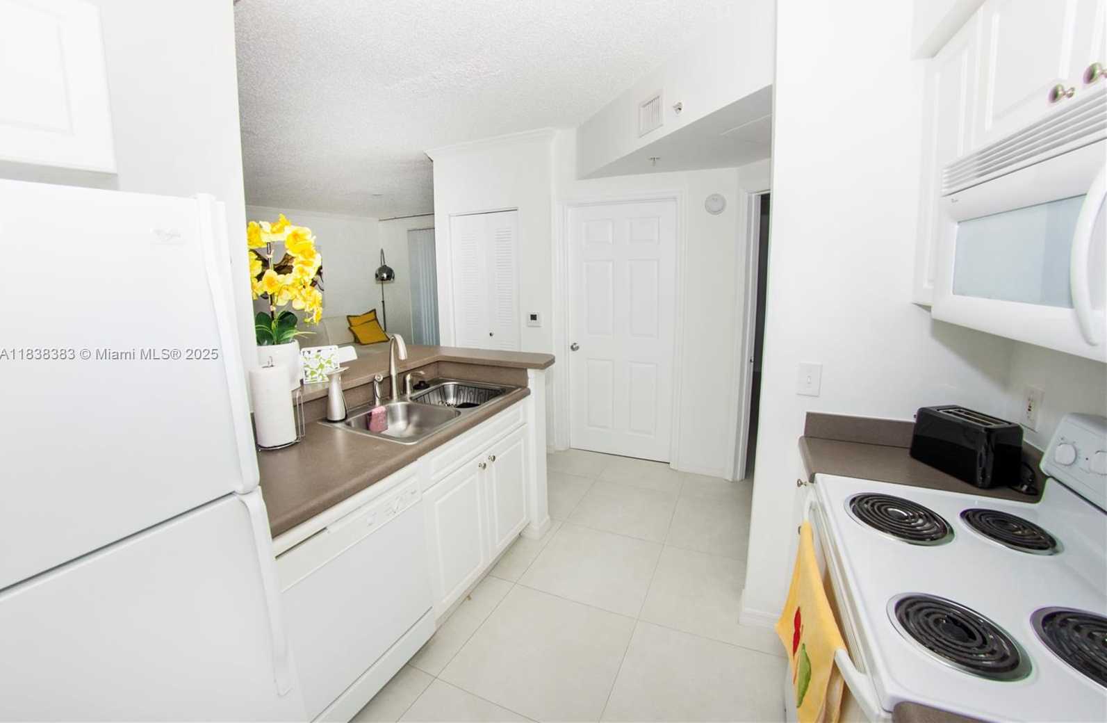 Small Image of 17145 NORTH BAY RD #4402, Sunny Isles Beach Number 21