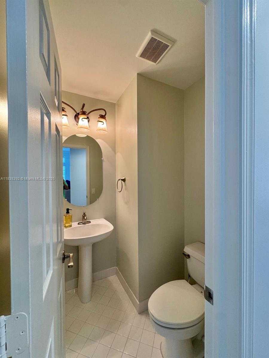 Small Image of 794 LAKE BLVD #794, Weston Number 14