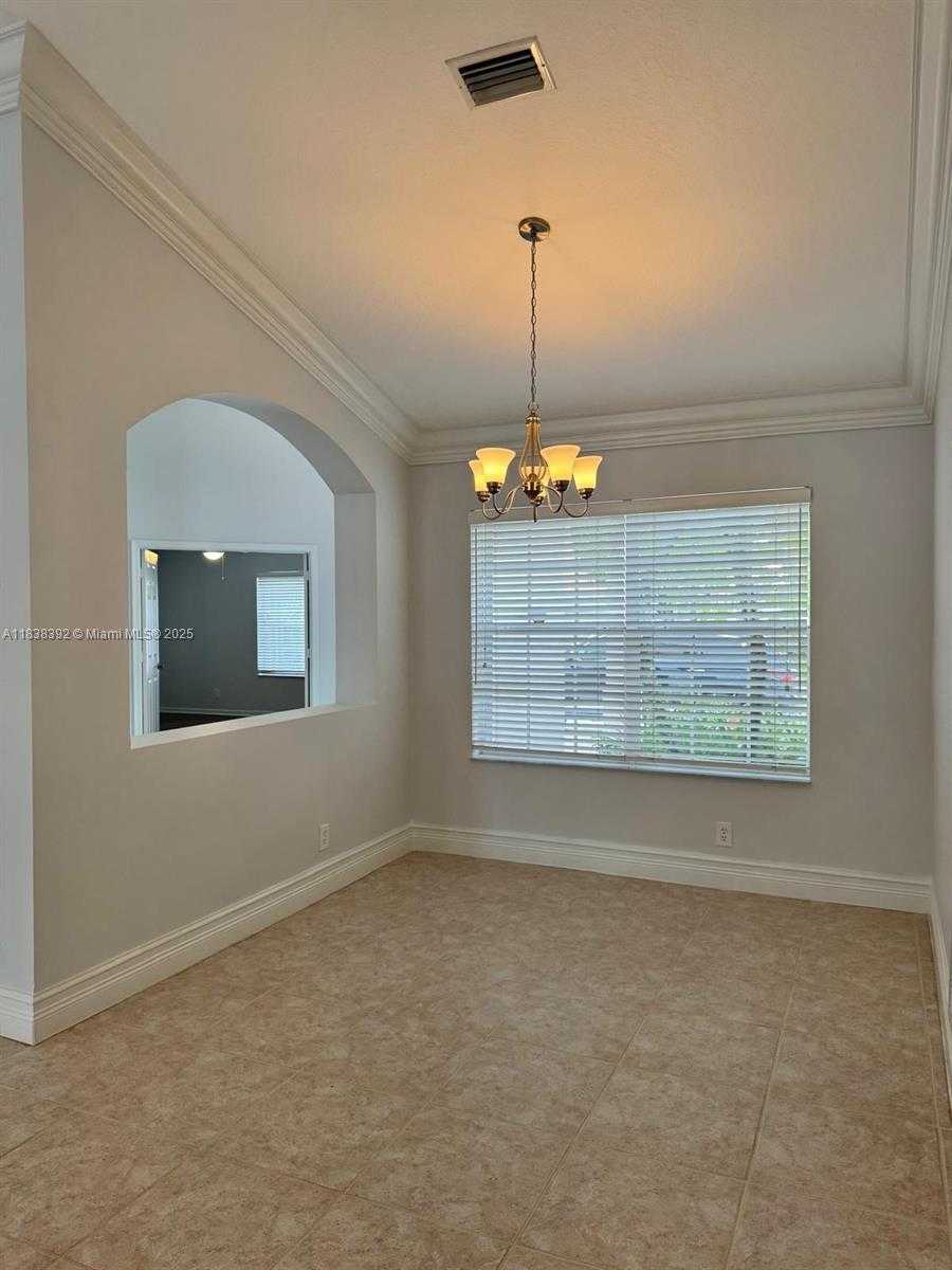 Small Image of 794 LAKE BLVD #794, Weston Number 4