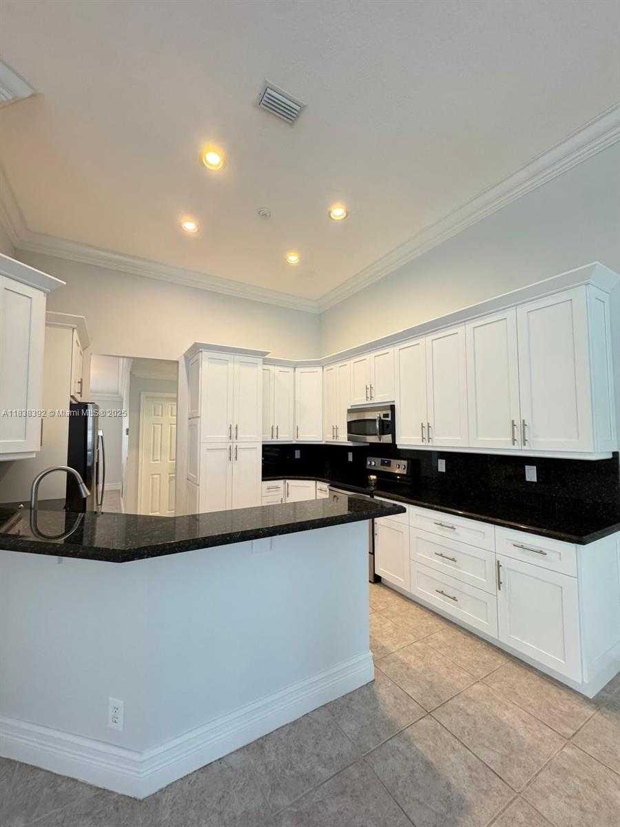 Small Image of 794 LAKE BLVD #794, Weston Number 6