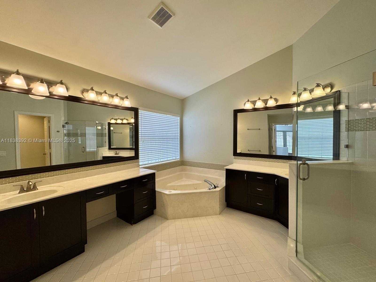 Small Image of 794 LAKE BLVD #794, Weston Number 8