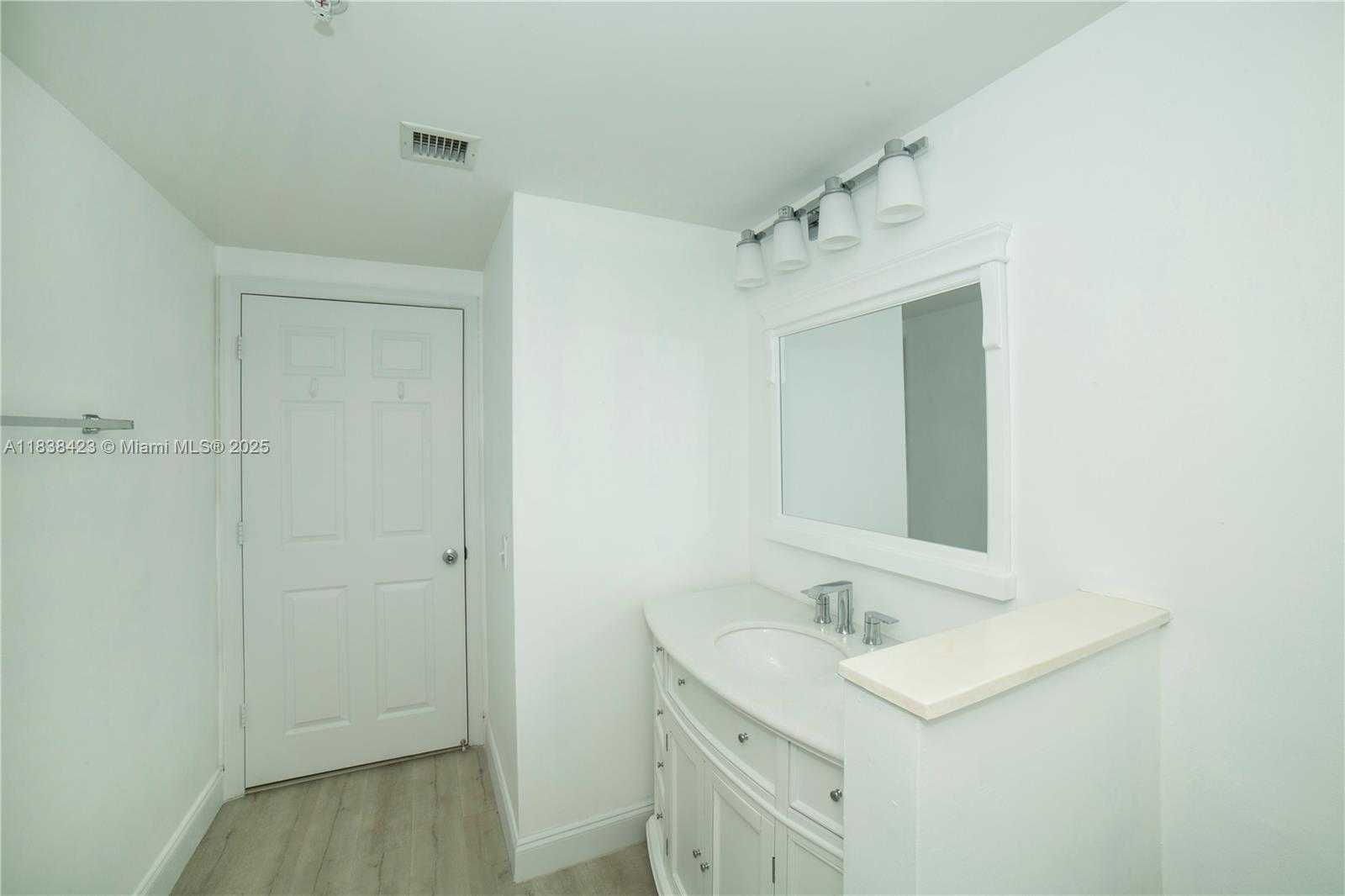 Small Image of 17125 NORTH BAY RD #3101, Sunny Isles Beach Number 16