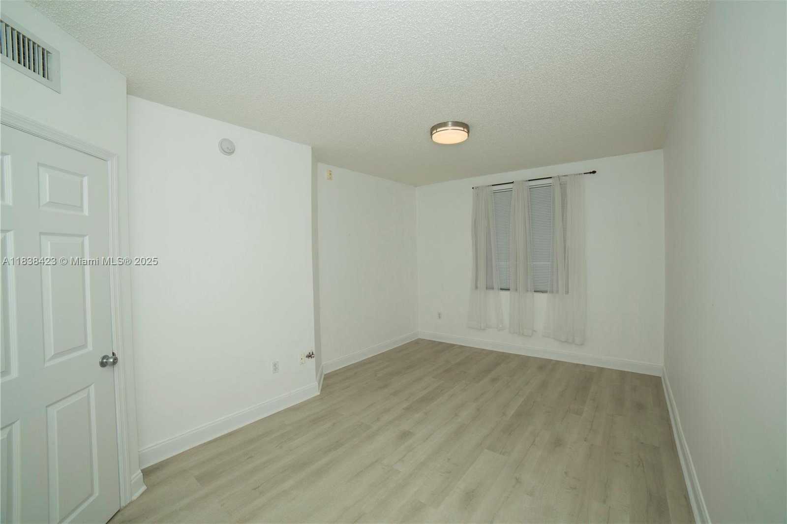 Small Image of 17125 NORTH BAY RD #3101, Sunny Isles Beach Number 19