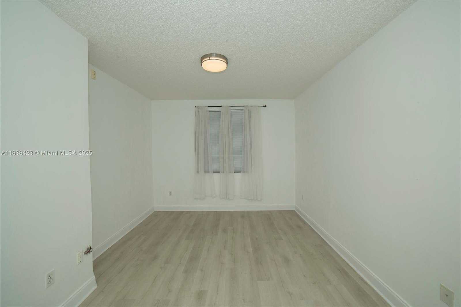 Small Image of 17125 NORTH BAY RD #3101, Sunny Isles Beach Number 20