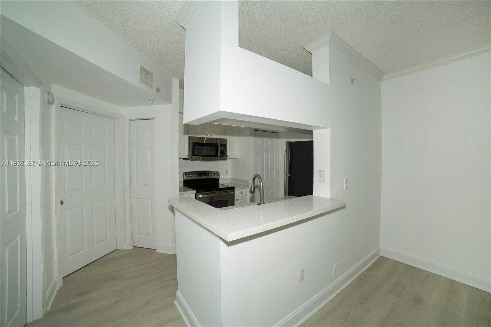 Small Image of 17125 NORTH BAY RD #3101, Sunny Isles Beach Number 5