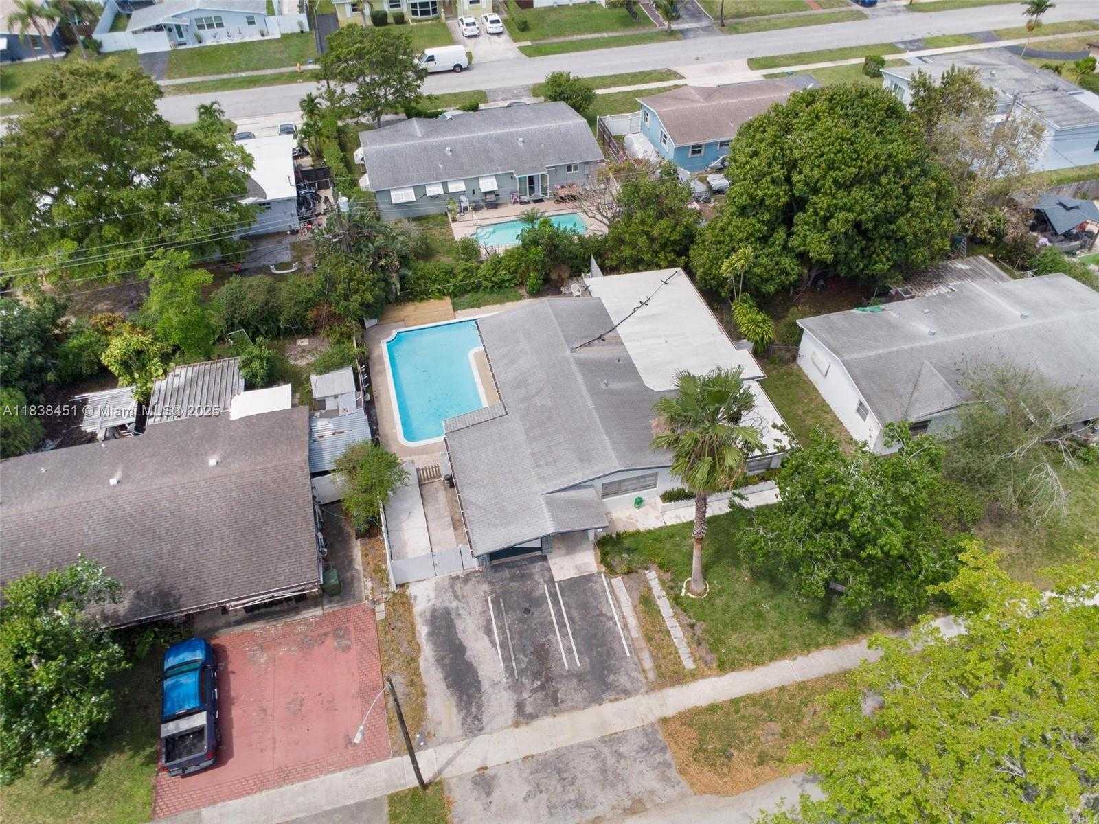 Small Image of 700 SOUTH WEST 67TH AVE #A, Pembroke Pines Number 30