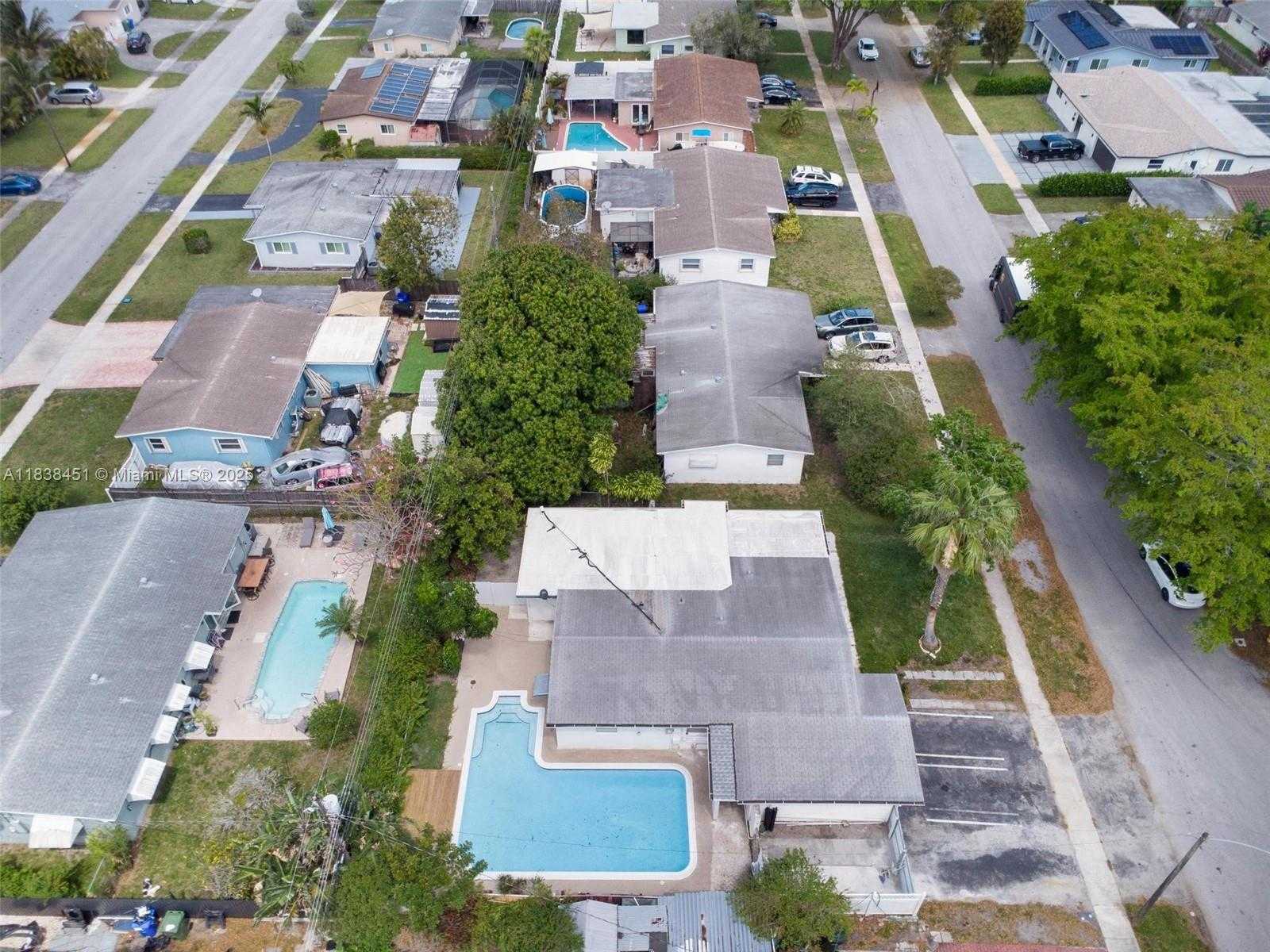Small Image of 700 SOUTH WEST 67TH AVE #A, Pembroke Pines Number 33