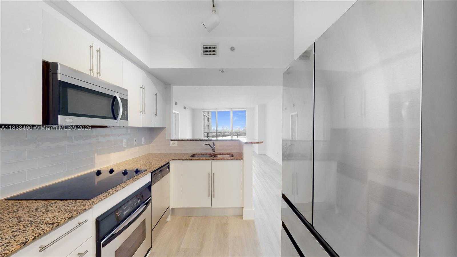Small Image of 325 SOUTH BISCAYNE BLVD #2226, Miami Number 4