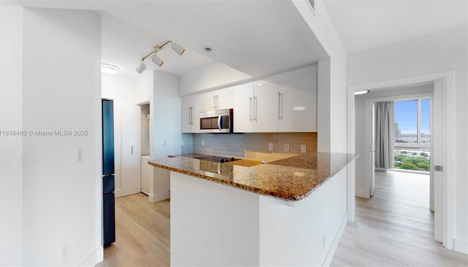 Small Image of 325 SOUTH BISCAYNE BLVD #2226, Miami Number 5