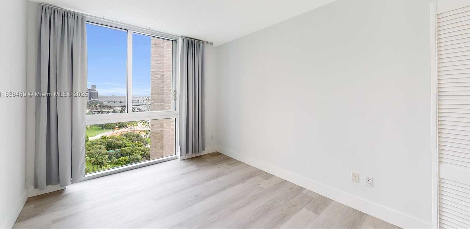 Small Image of 325 SOUTH BISCAYNE BLVD #2226, Miami Number 9