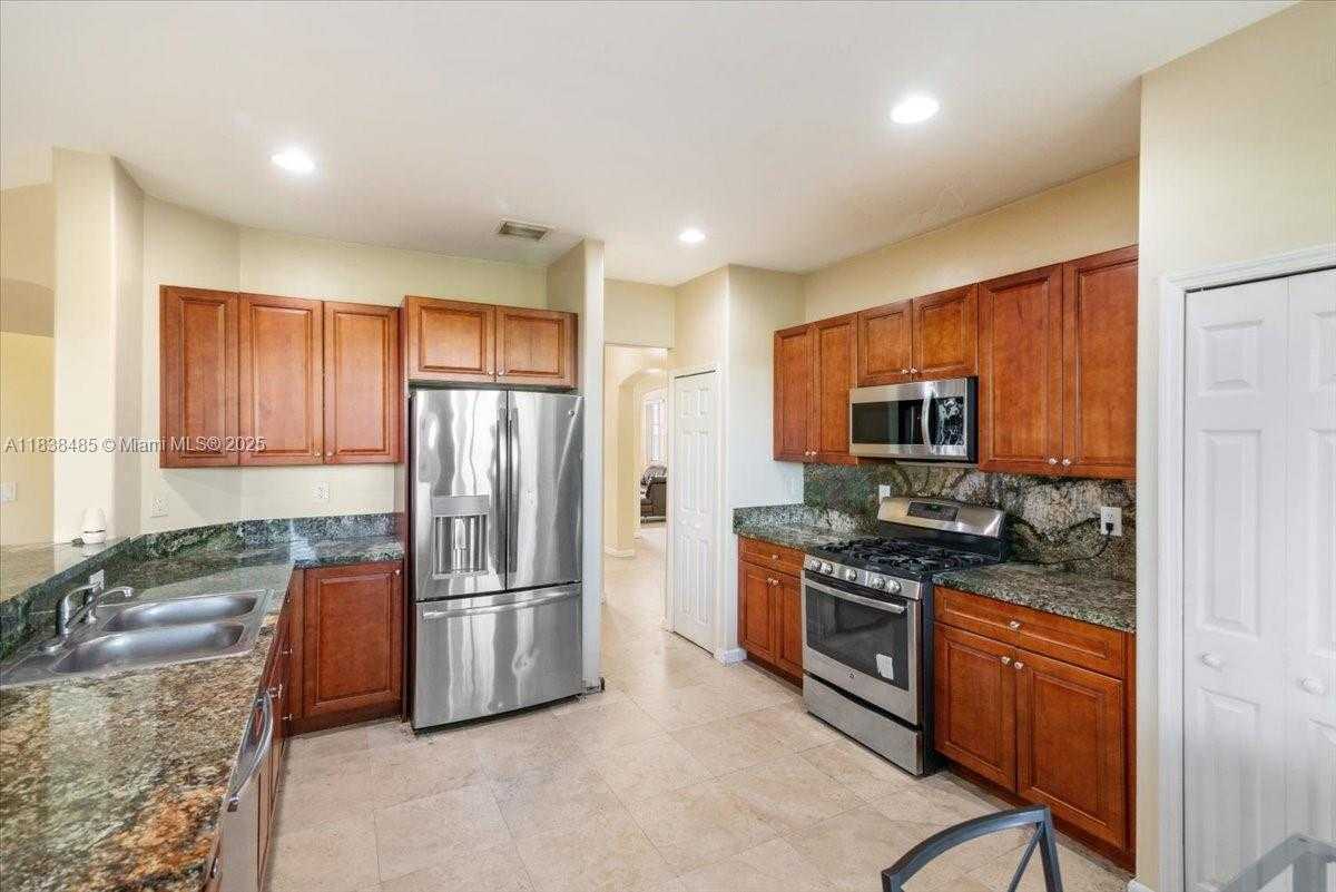 Small Image of 5776 SOUTH WEST 166TH CT, Miami Number 17