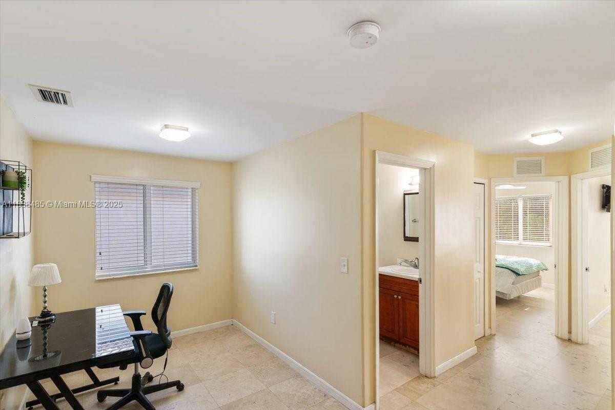 Small Image of 5776 SOUTH WEST 166TH CT, Miami Number 25