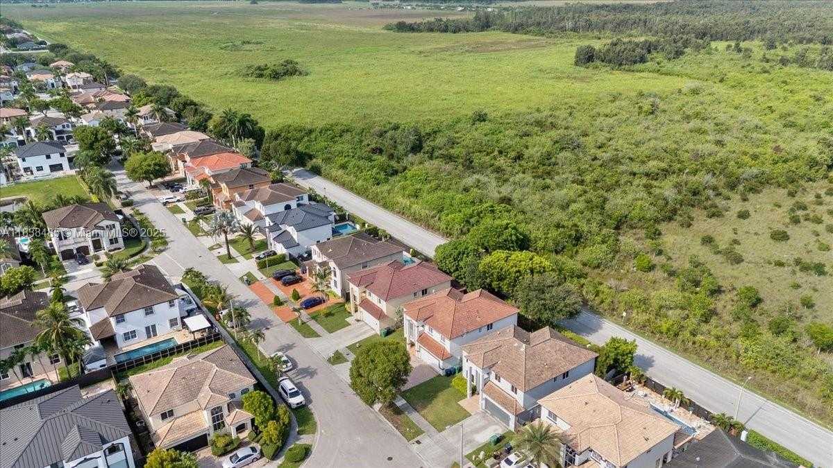 Small Image of 5776 SOUTH WEST 166TH CT, Miami Number 3