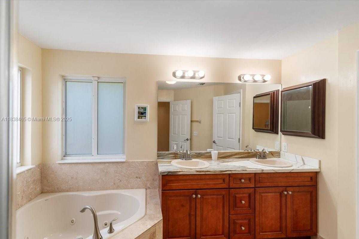 Small Image of 5776 SOUTH WEST 166TH CT, Miami Number 31