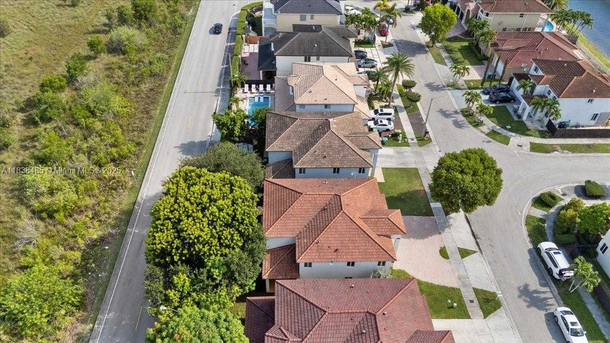 Small Image of 5776 SOUTH WEST 166TH CT, Miami Number 4