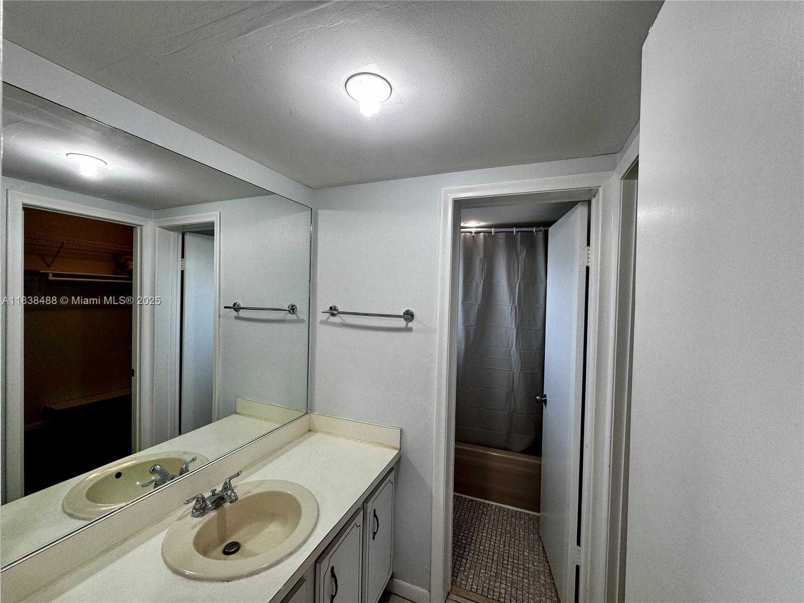 Small Image of 201 178TH DR #437, Sunny Isles Beach Number 13
