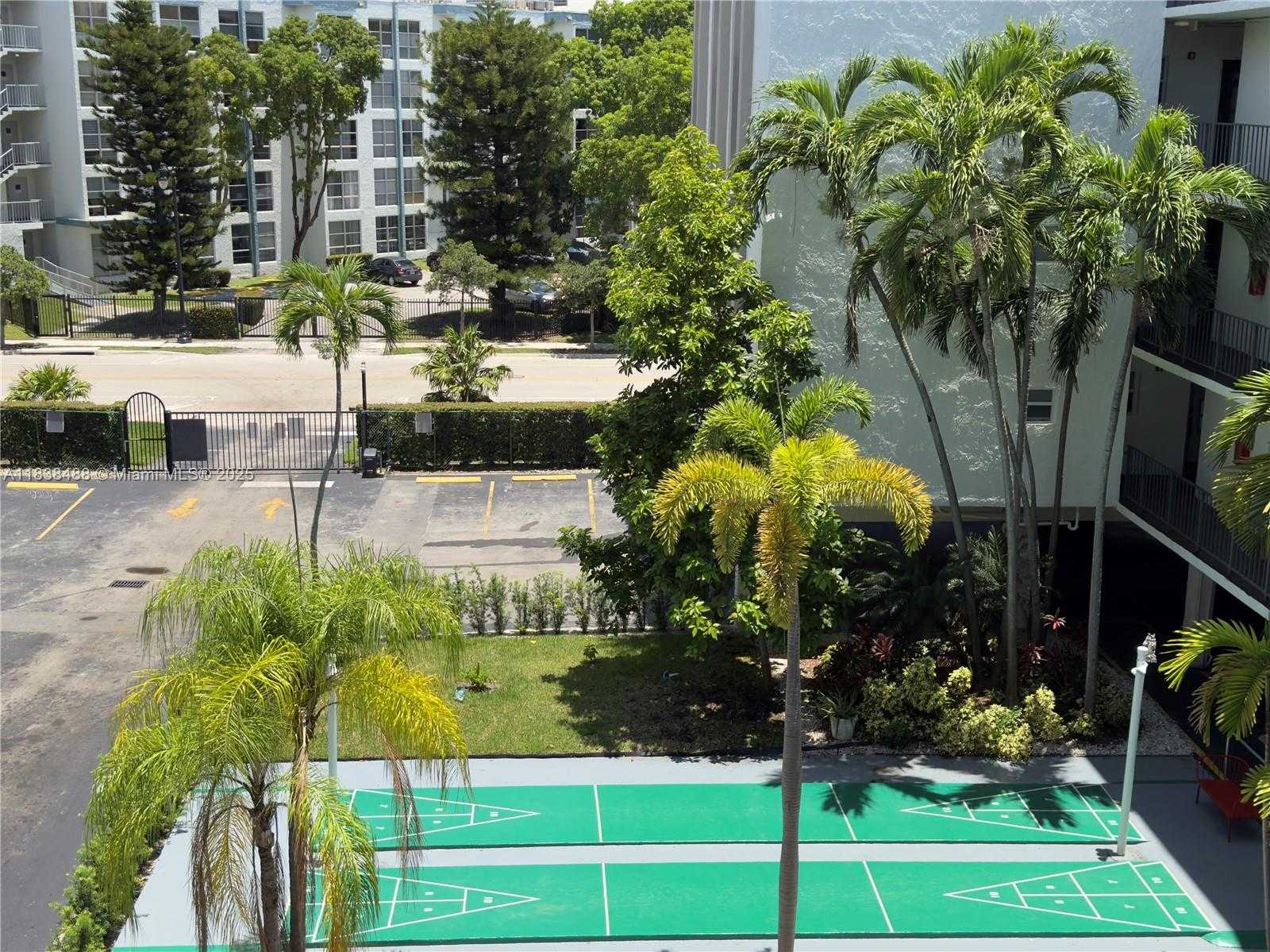 Small Image of 201 178TH DR #437, Sunny Isles Beach Number 18