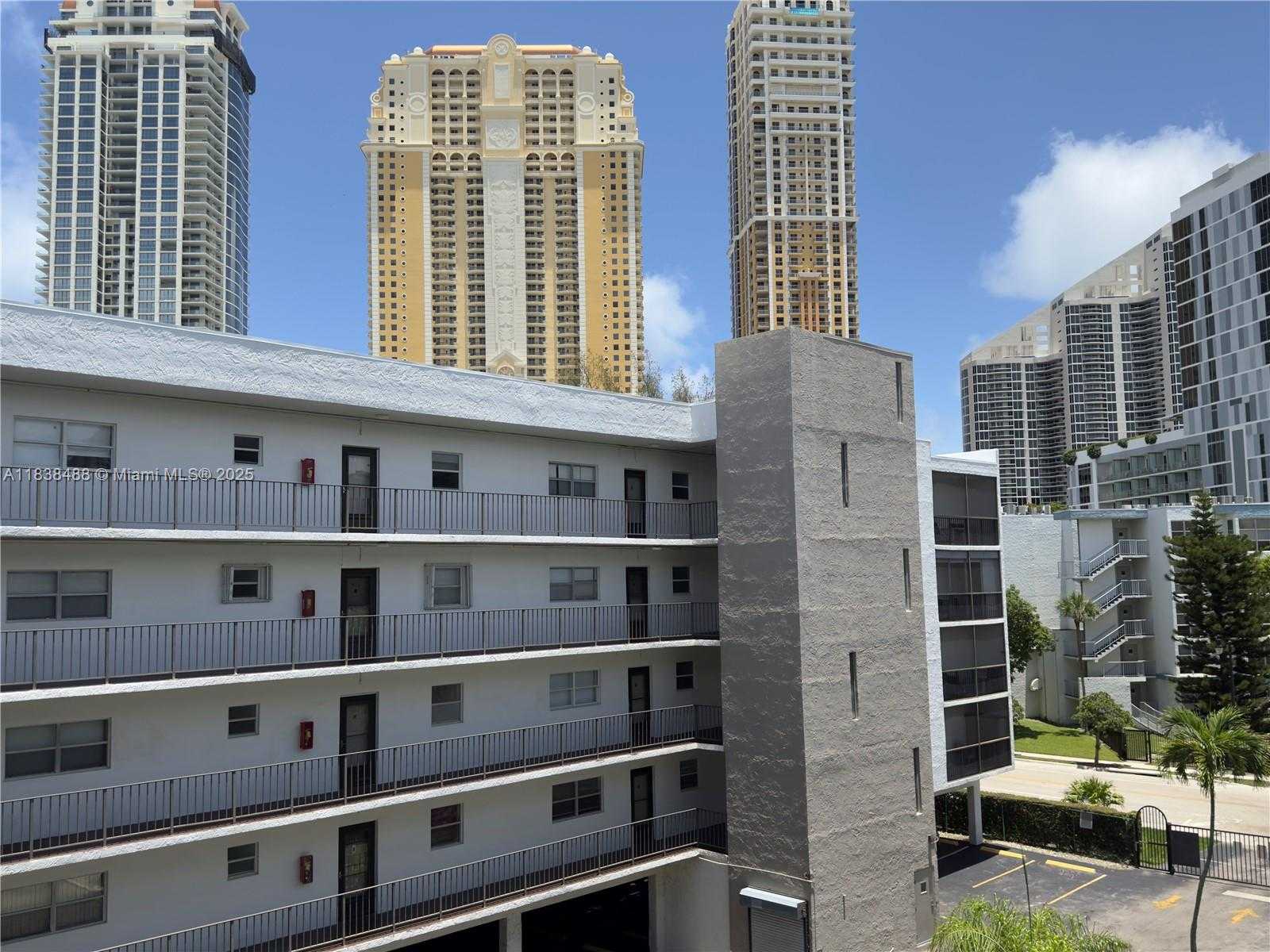 Small Image of 201 178TH DR #437, Sunny Isles Beach Number 20