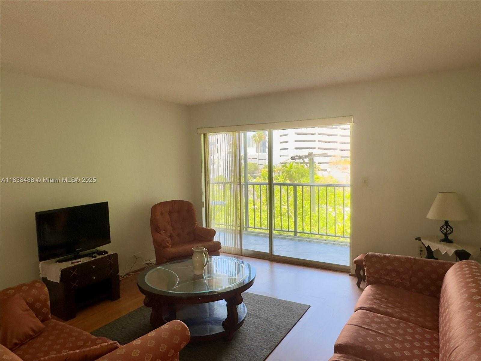 Small Image of 201 178TH DR #437, Sunny Isles Beach Number 4
