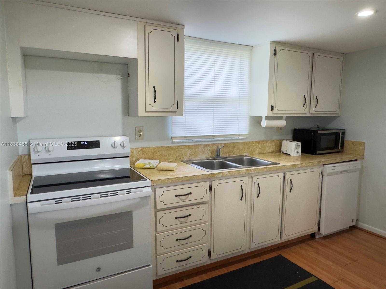 Small Image of 201 178TH DR #437, Sunny Isles Beach Number 7