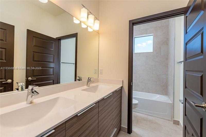 Small Image of 8853 NORTH WEST 155TH TER #8853, Miami Lakes Number 14