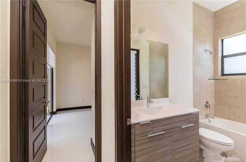 Small Image of 8853 NORTH WEST 155TH TER #8853, Miami Lakes Number 15