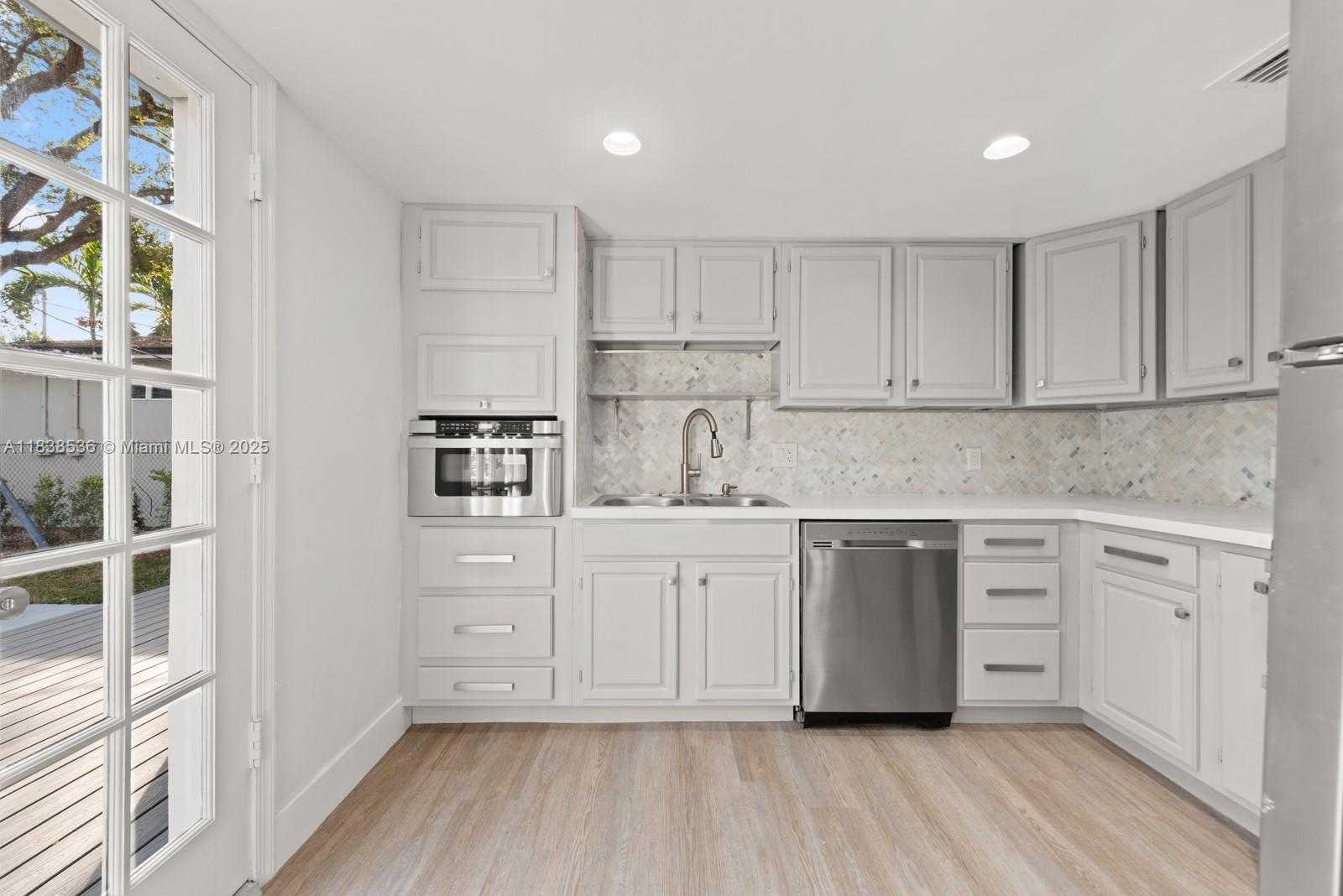 Small Image of 4080 HARDIE AVE, Miami Number 17